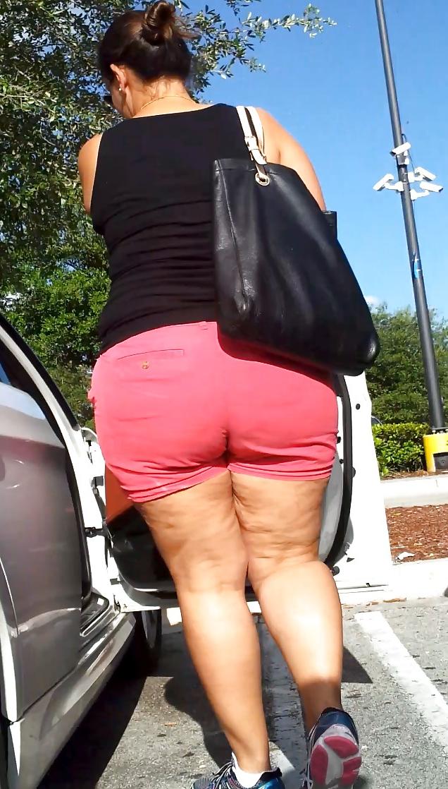 9P Cellulite Thigh FAT Latina MOM Voyeur CANDID booty