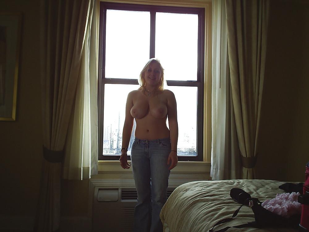 25P Homemade Busty Blonde
