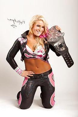 25P WWE Diva Natalya Big Tits, Big Ass, Suckable Toes