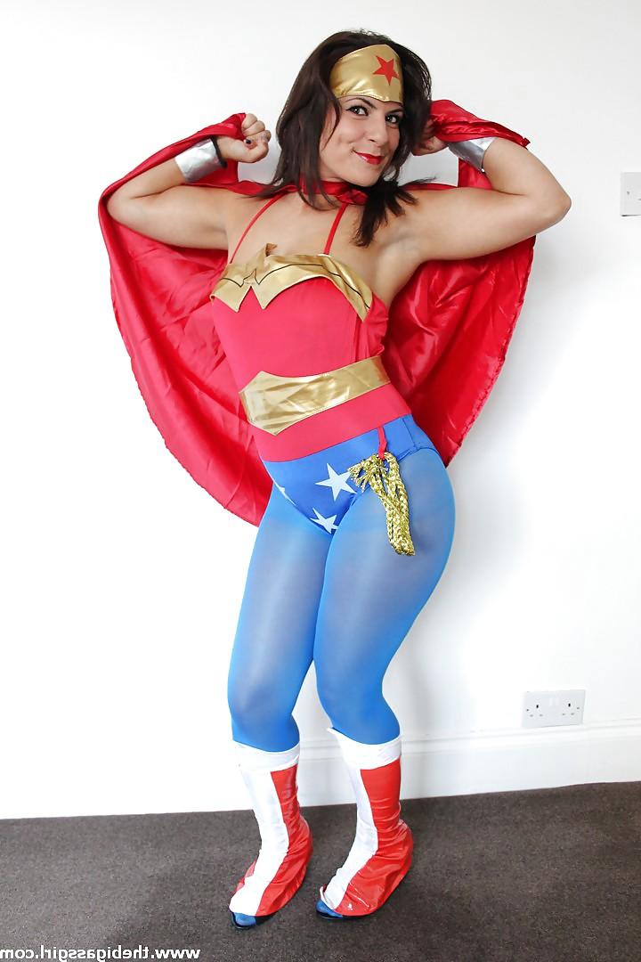 21P BIG ASS WONDER WOMAN SUPERHEROINE COSPLAY BOOTY SAMPLE