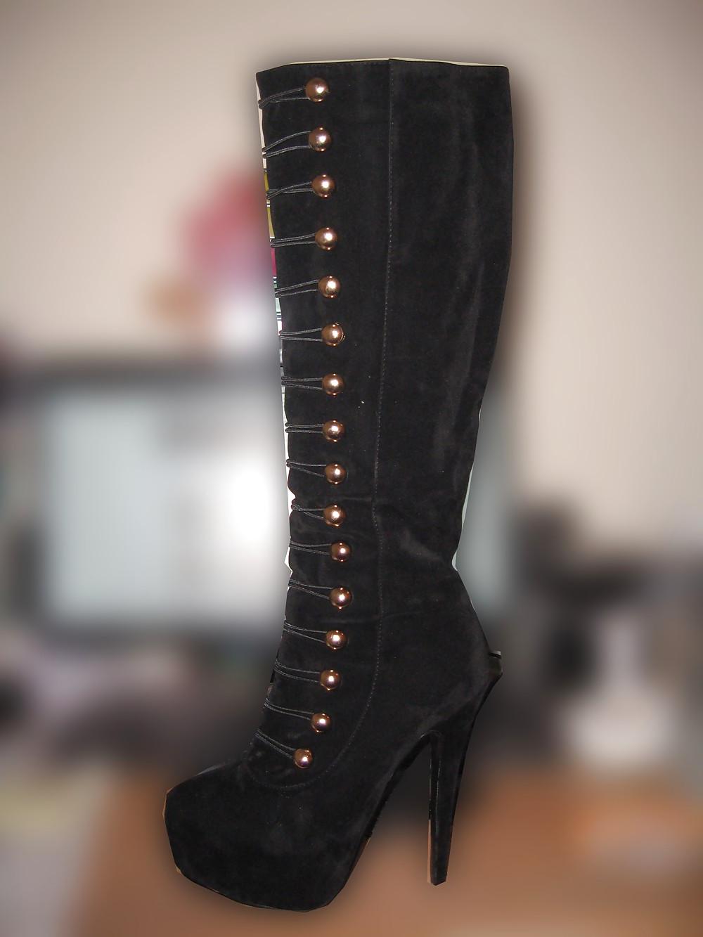 8P New wig and boots plus hotpants