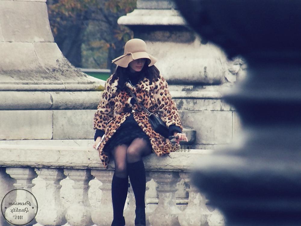 17P Paris Candid Street Shoot