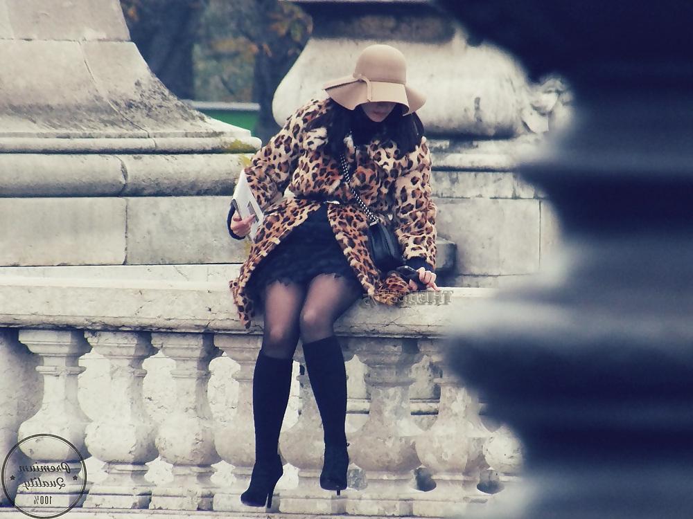 17P Paris Candid Street Shoot