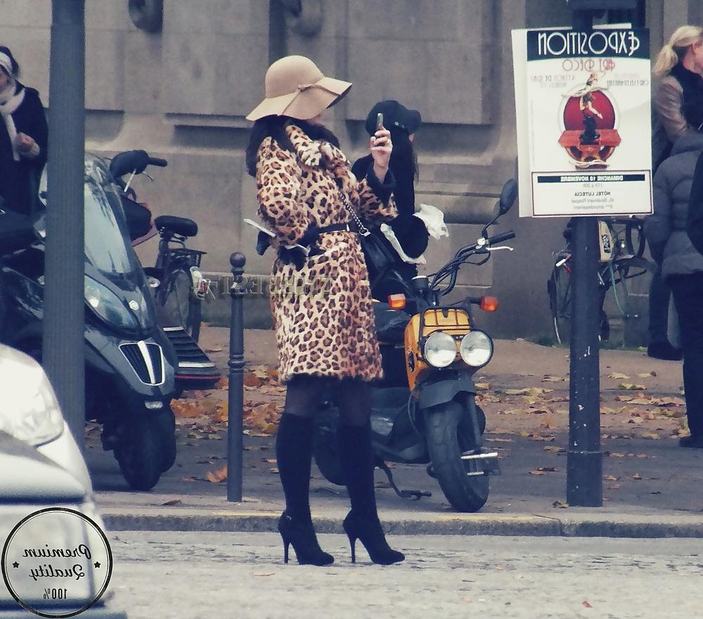 17P Paris Candid Street Shoot