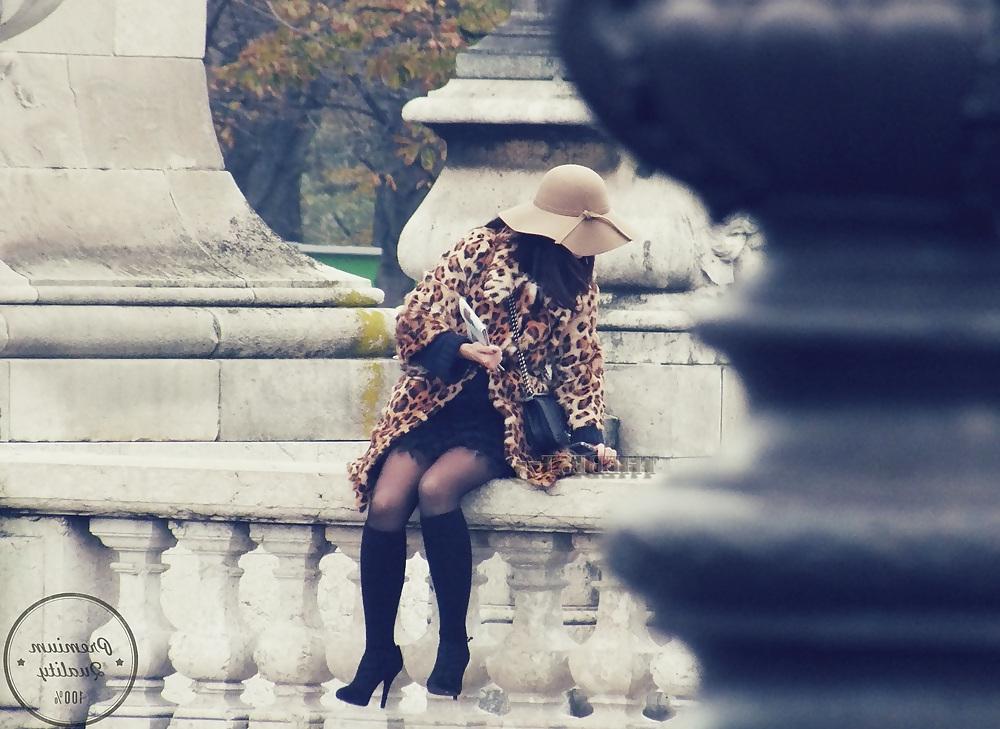 17P Paris Candid Street Shoot