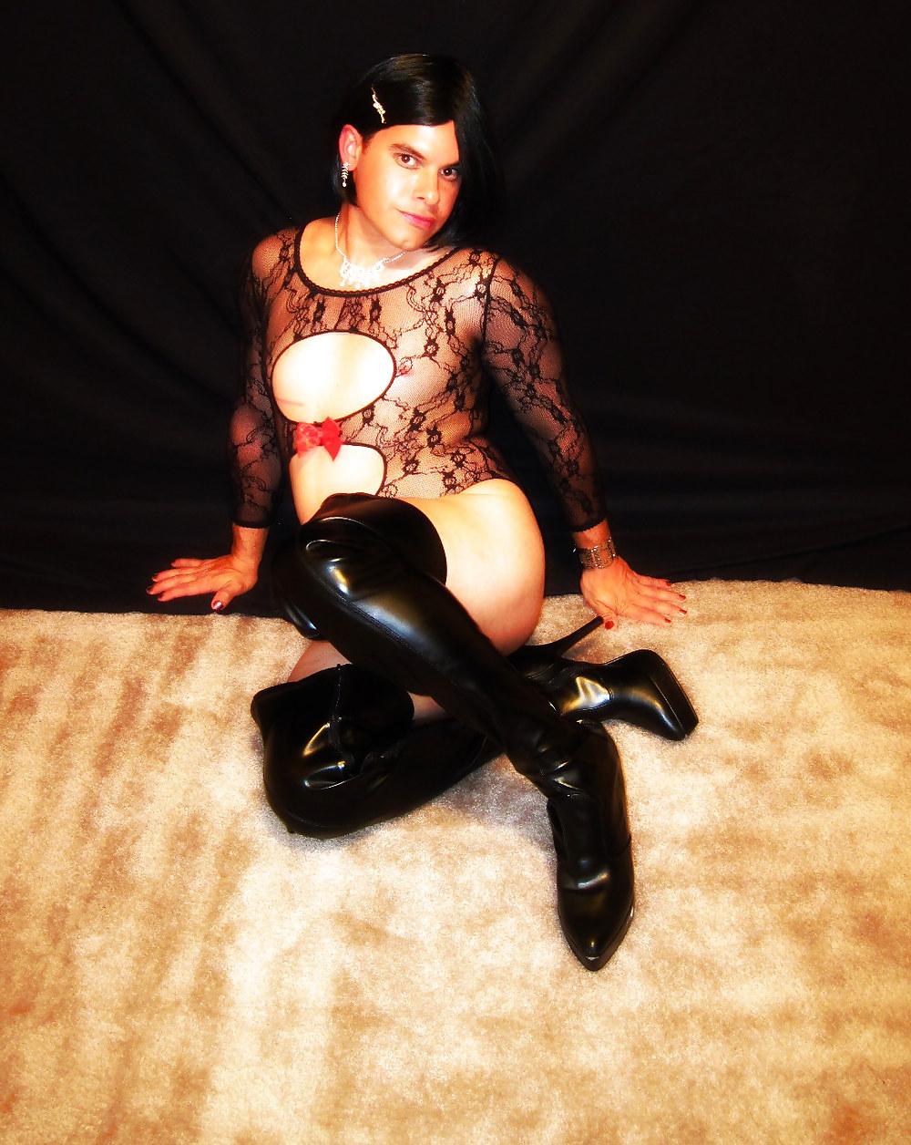 11P Lace N' Boots