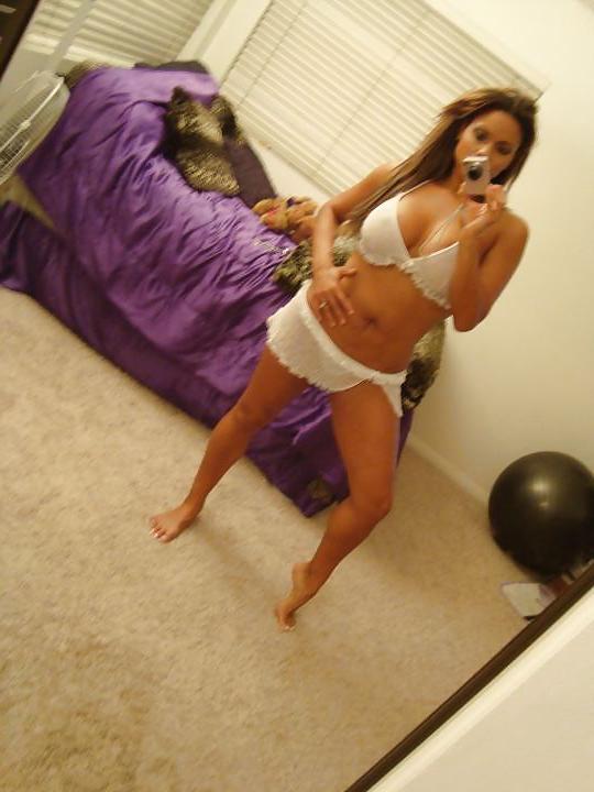 9P Latina stripper