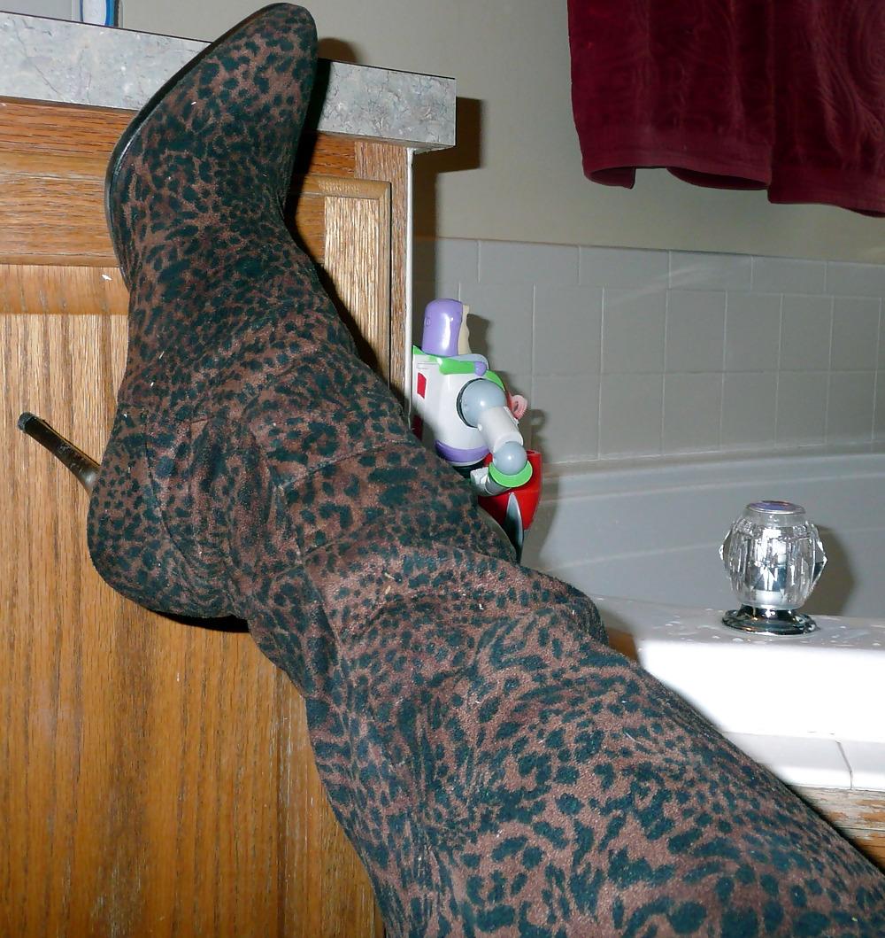 18P Stuart Weitzman OTN  print Boots
