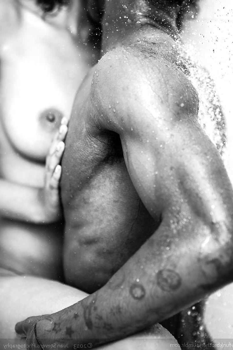 25P Black Erotic