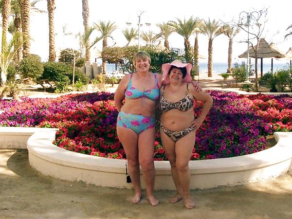 15P Mature woman sexy plump!