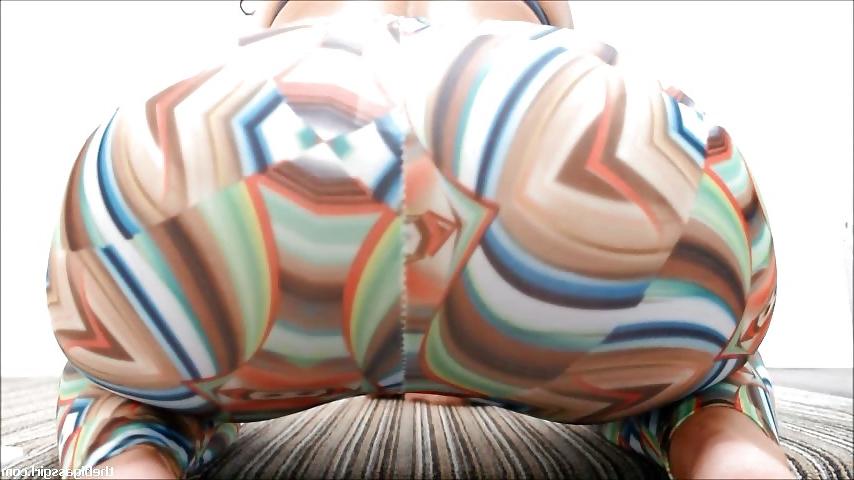 25P BIG ASS LEGGINGS BOOTY CUM SHOT ON LYCRA MASSIVE BUTT GIRL