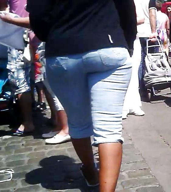 9P Sexy Mature Ebony Booty in Jeans