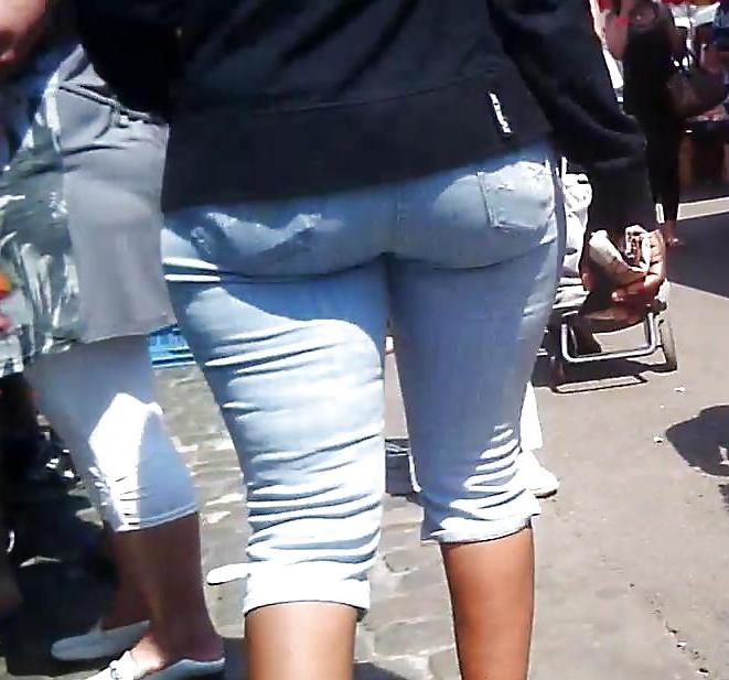 9P Sexy Mature Ebony Booty in Jeans