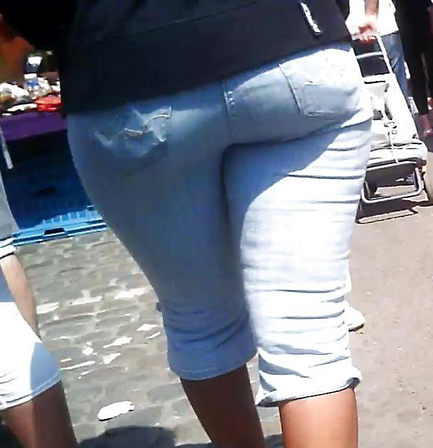 9P Sexy Mature Ebony Booty in Jeans