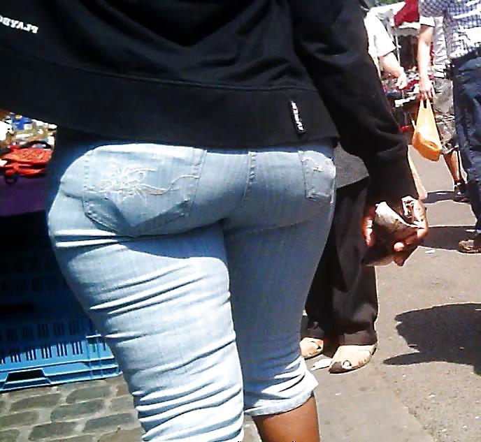 9P Sexy Mature Ebony Booty in Jeans