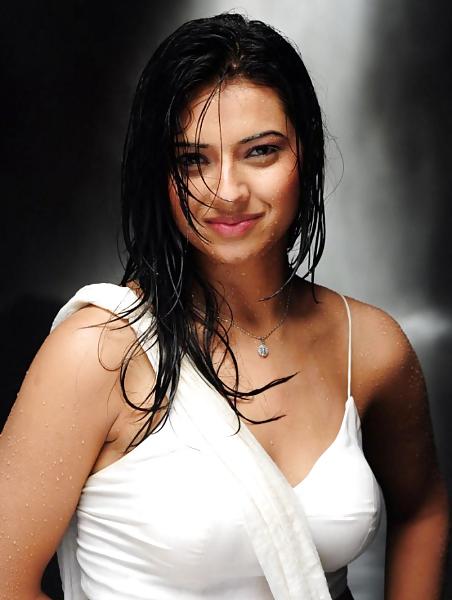 21P Hot isha chawla