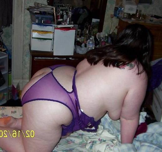 24P Chubby swinger girl