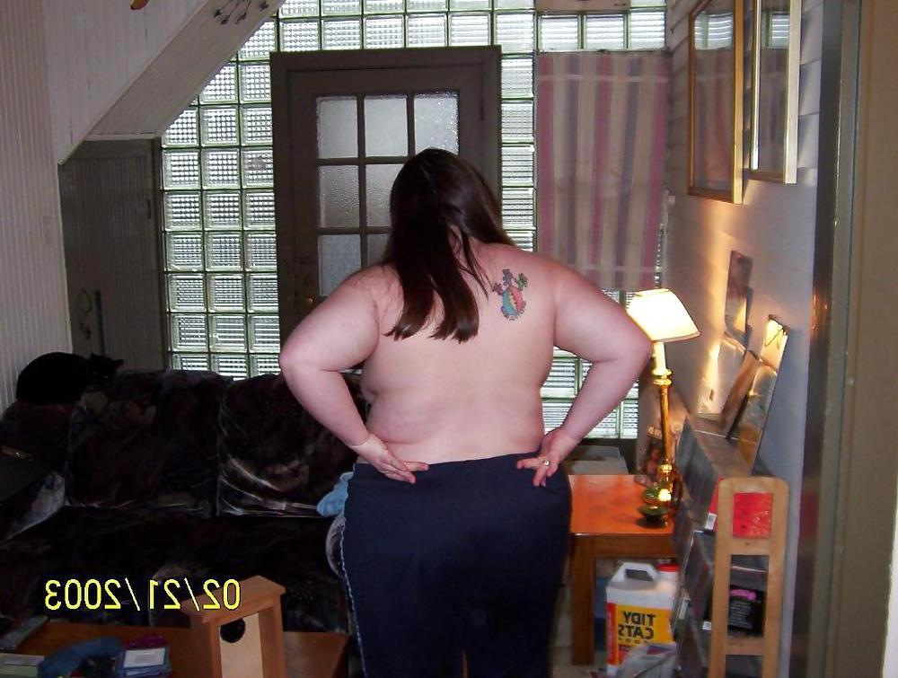 24P Chubby swinger girl