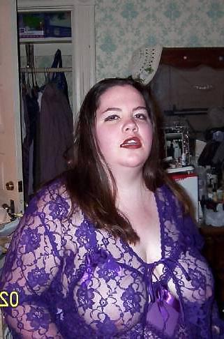 24P Chubby swinger girl