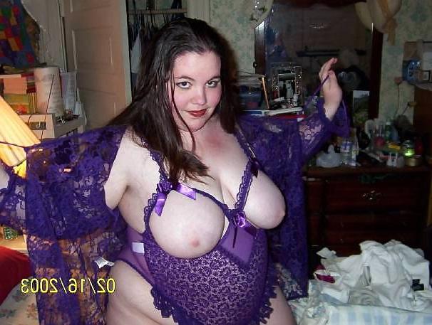 24P Chubby swinger girl