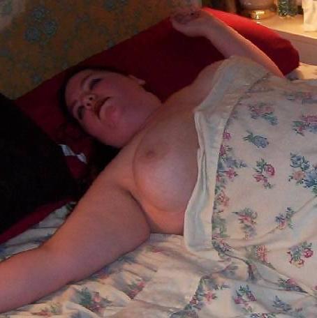 24P Chubby swinger girl