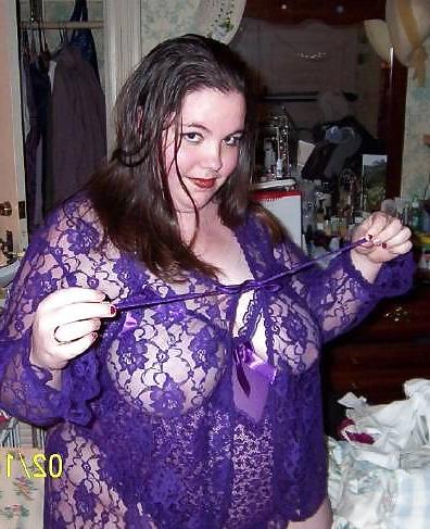24P Chubby swinger girl