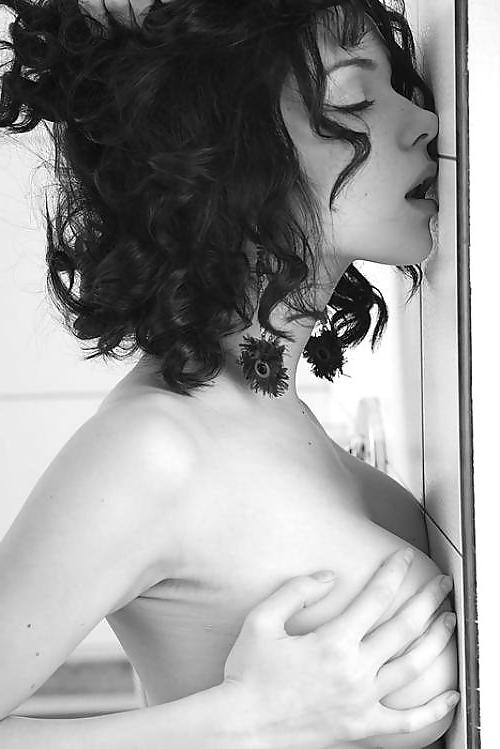 25P Erotic black and white 2