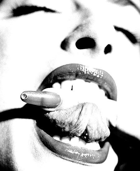 25P Erotic black and white 2