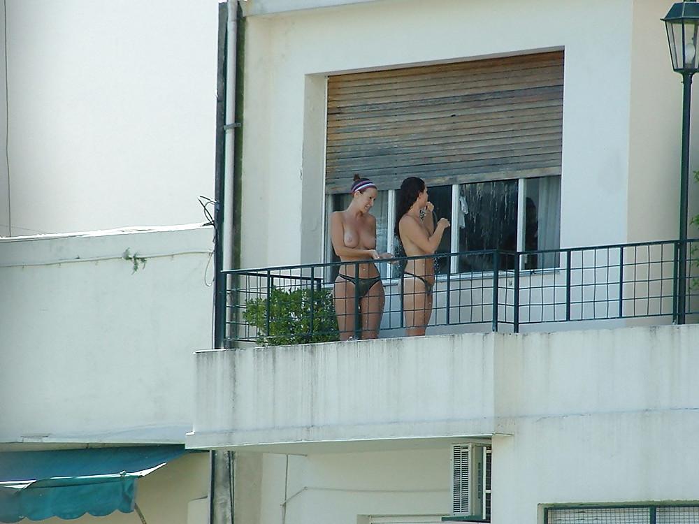 25P Voyeur balcony
