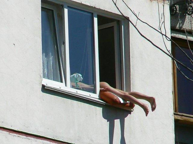 25P Voyeur balcony