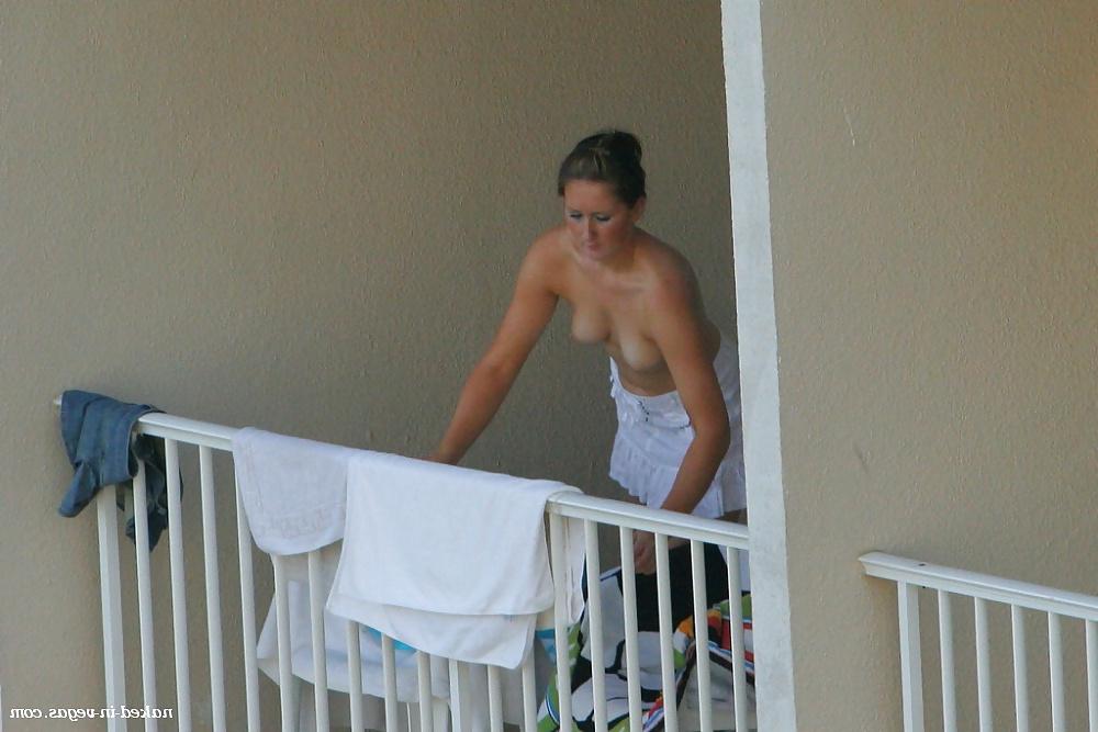 25P Voyeur balcony
