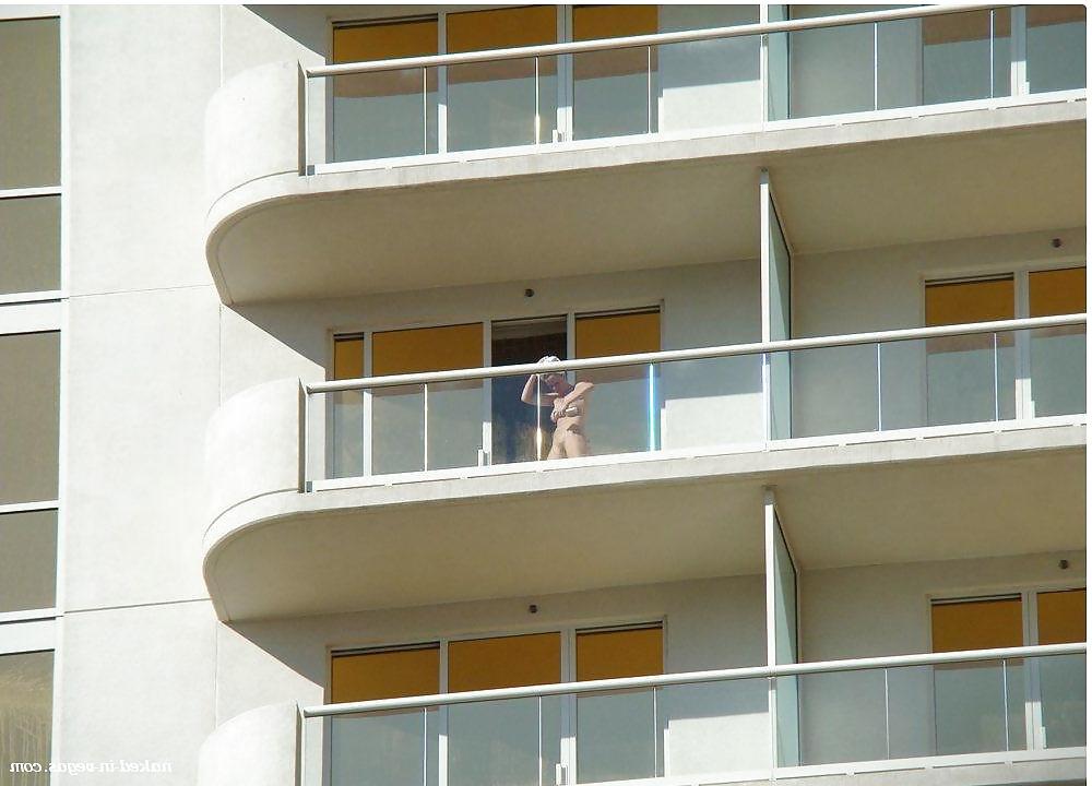 25P Voyeur balcony