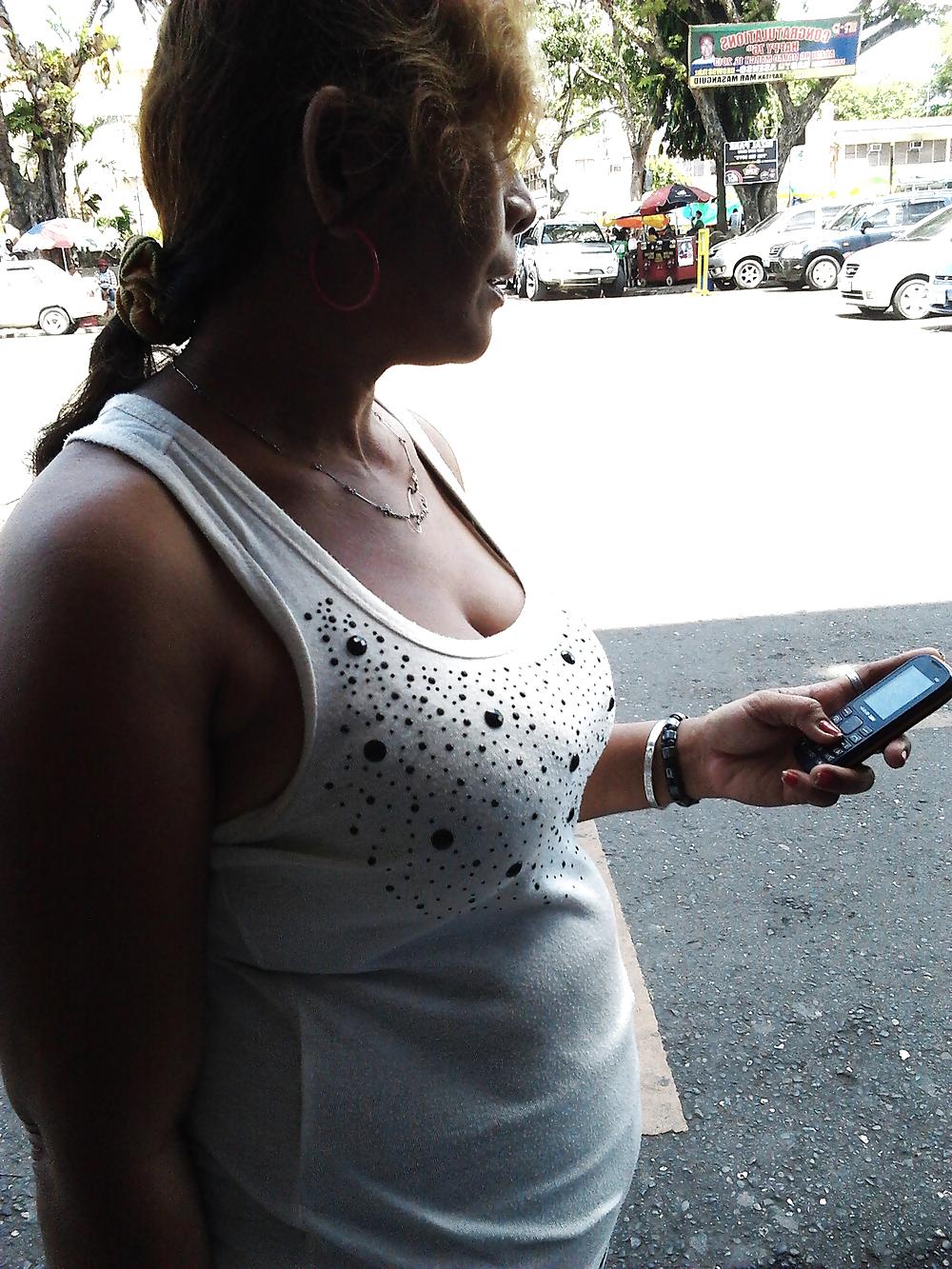 6P Natural Booby Mama side of the street