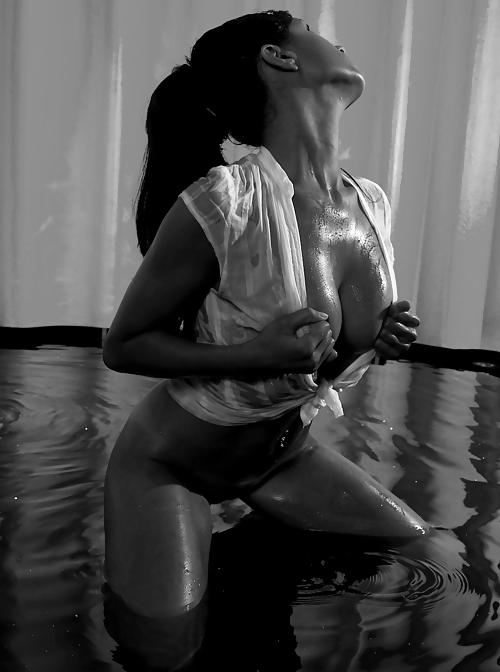 25P Erotic black and white 5