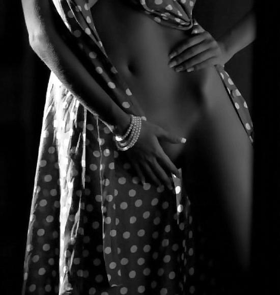 25P Erotic black and white 5