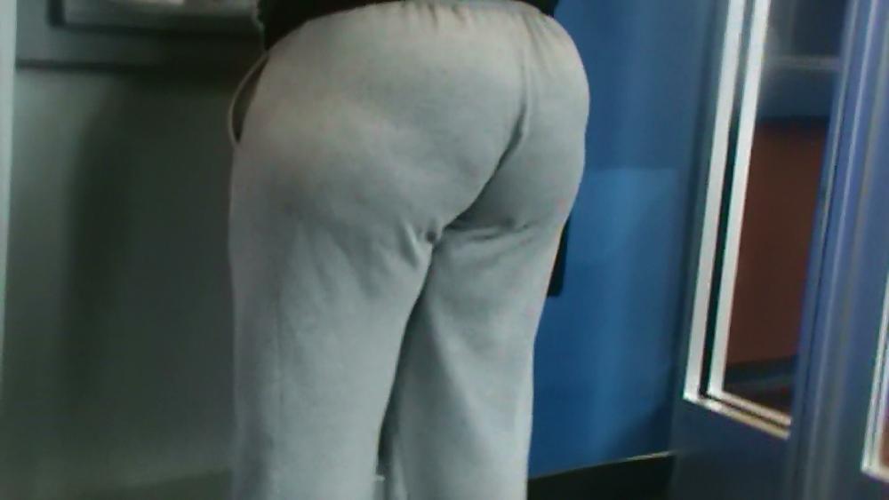25P Booty voyuer