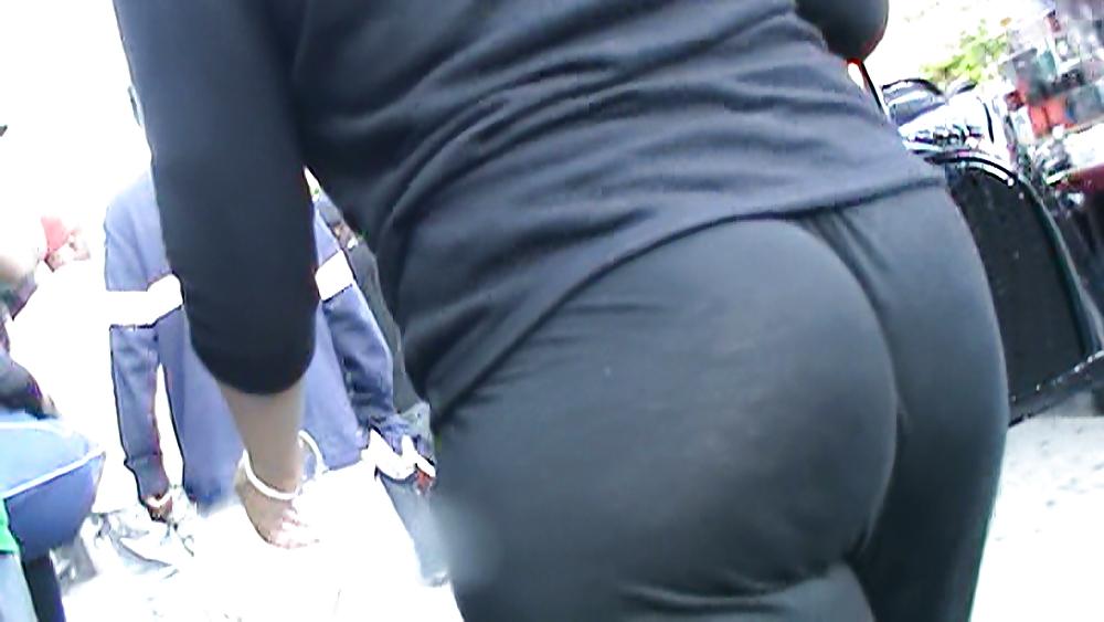 25P Booty voyuer