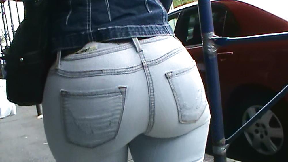25P Booty voyuer