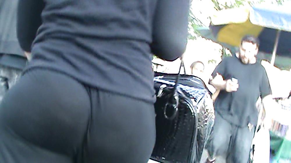 25P Booty voyuer