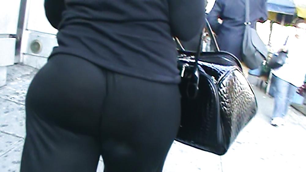 25P Booty voyuer