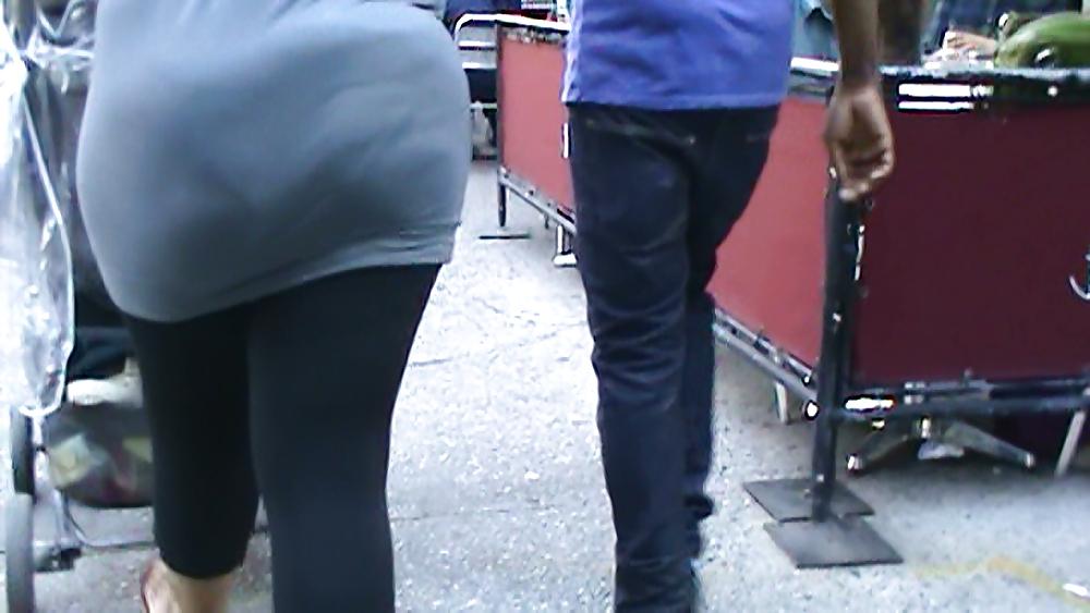 25P Booty voyuer