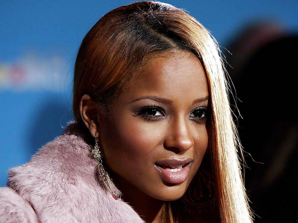 25P Erotic + Celebrities