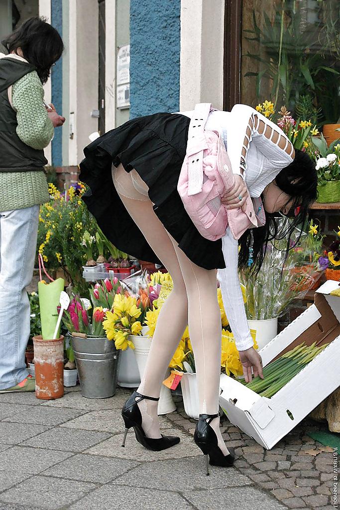 25P Leggy German ladies in microskirts