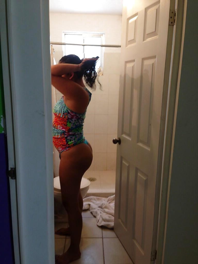17P Big booty latina
