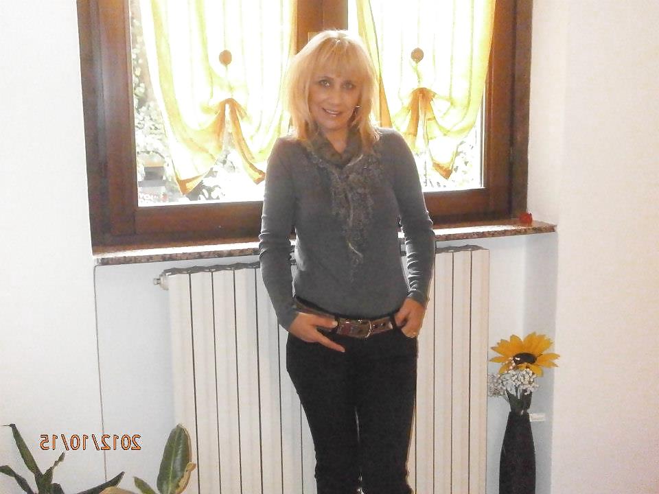 25P Hot blonde mom