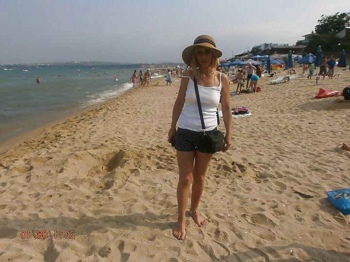 25P Hot blonde mom