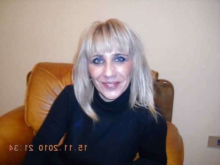 25P Hot blonde mom