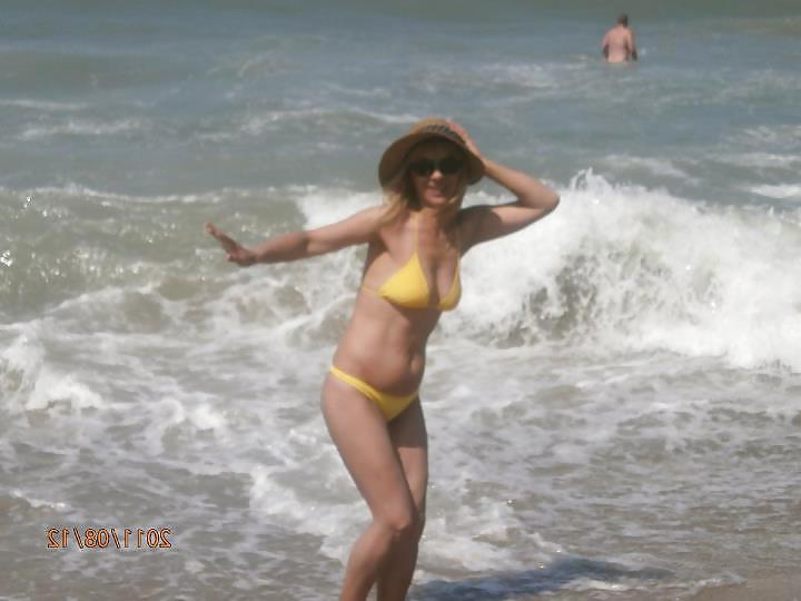 25P Hot blonde mom