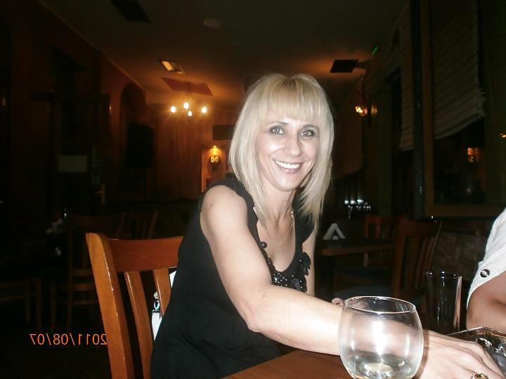 25P Hot blonde mom