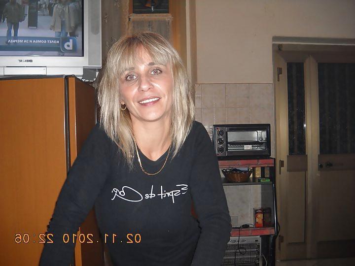 25P Hot blonde mom